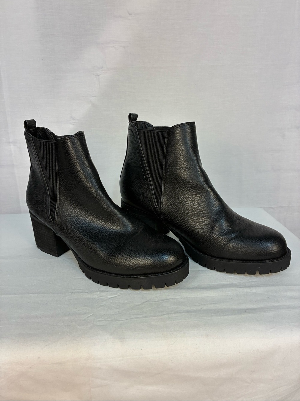 Mia Jody Lug Sole Chelsea Boots 11